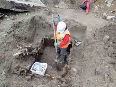 Photo de l'excavation de la latrine, structure 11A100